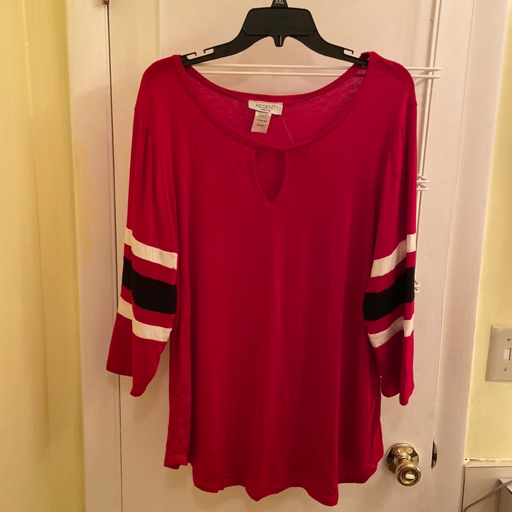 NWT- Accent 2XL/3XL Super Soft 3/4 Sleeve Top with keyhole.